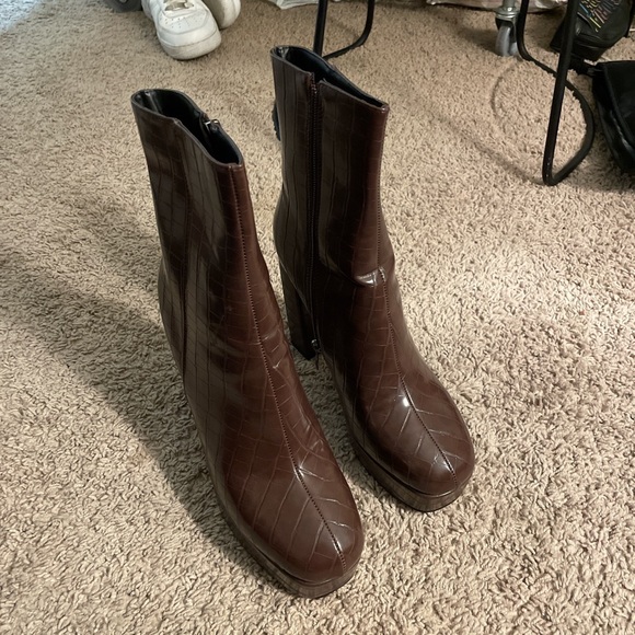 Brown Croc Platforms - Picture 4 of 4